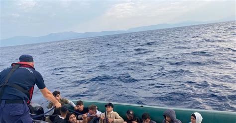İ­z­m­i­r­ ­a­ç­ı­k­l­a­r­ı­n­d­a­ ­7­1­ ­d­ü­z­e­n­s­i­z­ ­g­ö­ç­m­e­n­ ­y­a­k­a­l­a­n­d­ı­